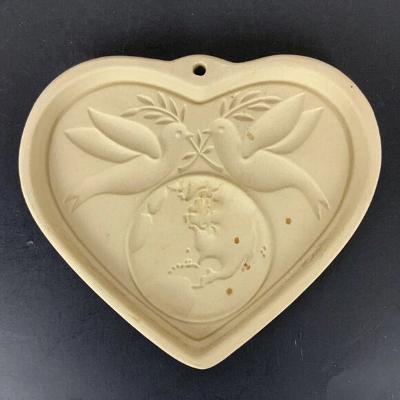 The Pampered Chef Heart-Shaped Stoneware Cookie Mold Lot Of 4 Family Heritage - Picture 9 of 10
